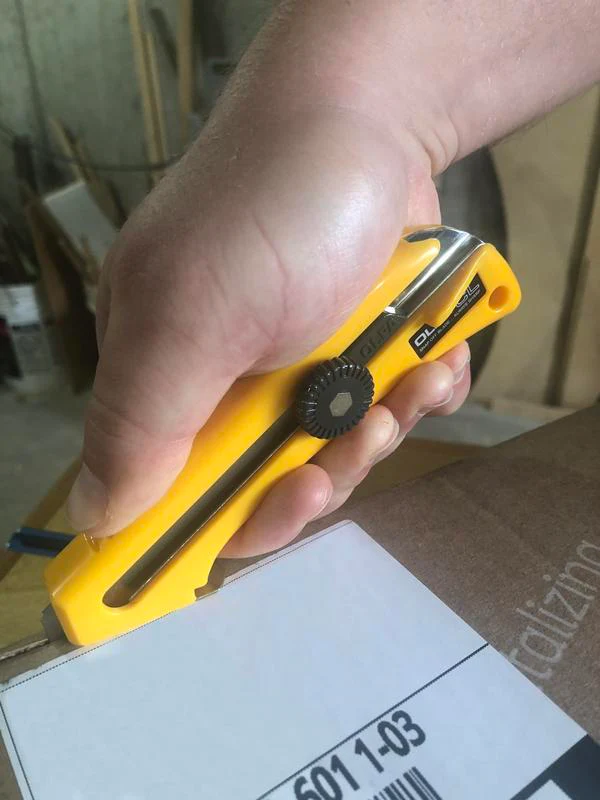 18mm CL Adjustable Depth Control Utility Knife with Flat Cutting Base - Image 4