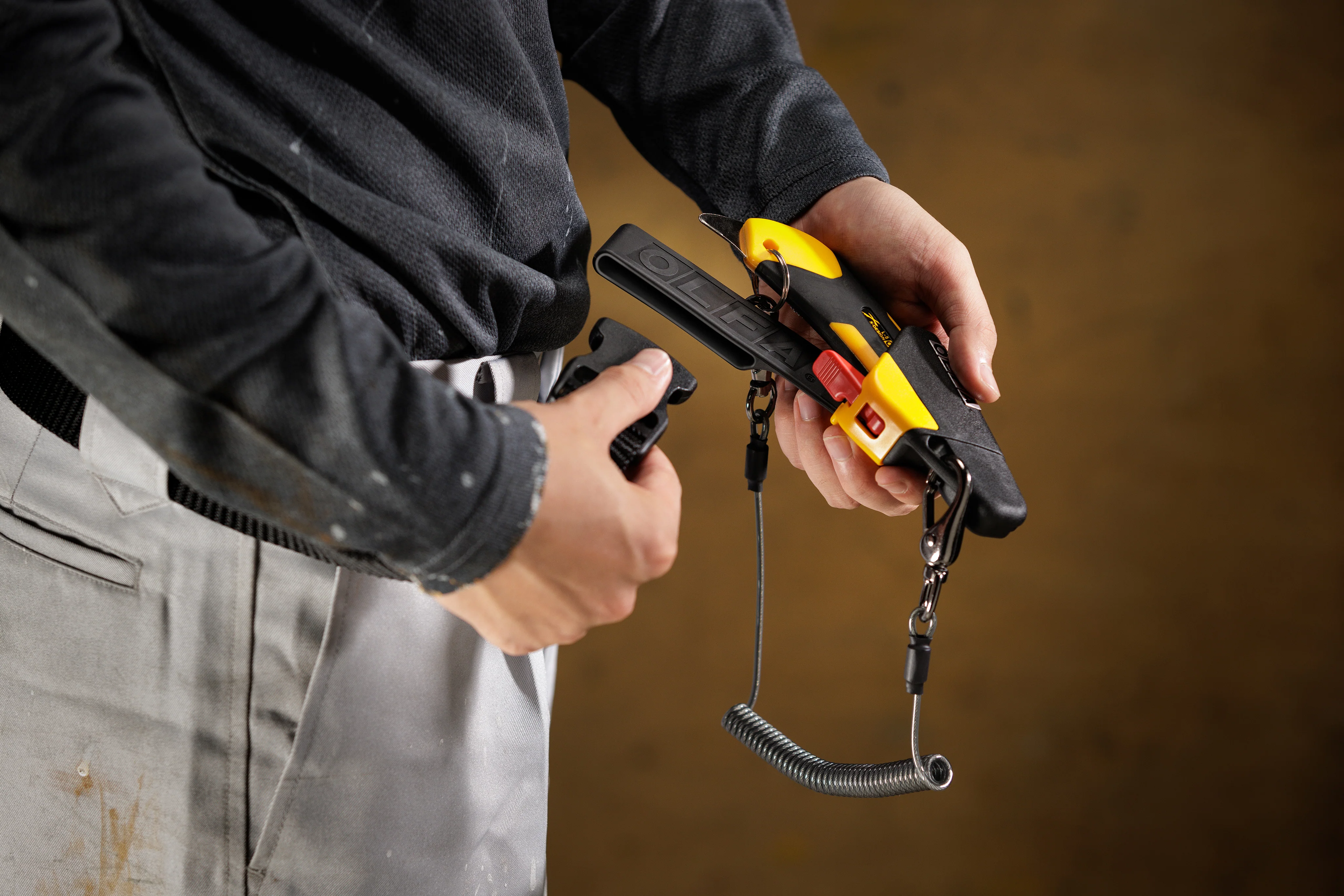 18mm Ratchet Lock Knife + Locking Holster (KH-1/L-5) - Image 9