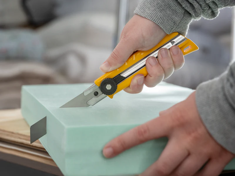 18mm Ratchet Lock Utility Knife with Solid Blade | L-1/SOL - Image 4