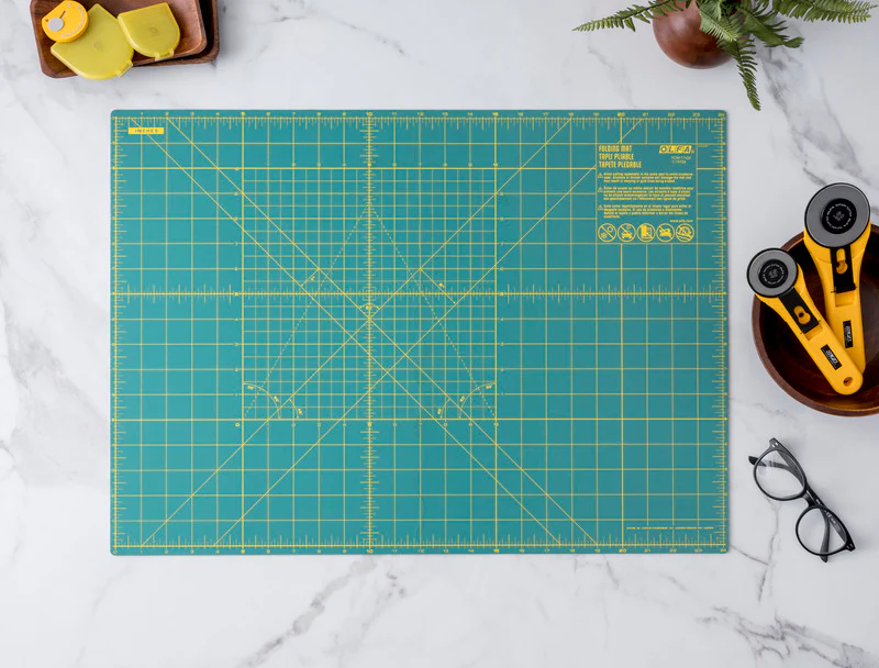 FCM-17x24 17" x 24" Folding Cutting Mat - Image 2